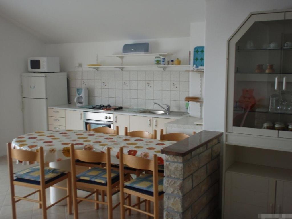 Apartment In Kukljica With Sea View, Terrace, Air Conditioning, Wi-Fi Exteriör bild