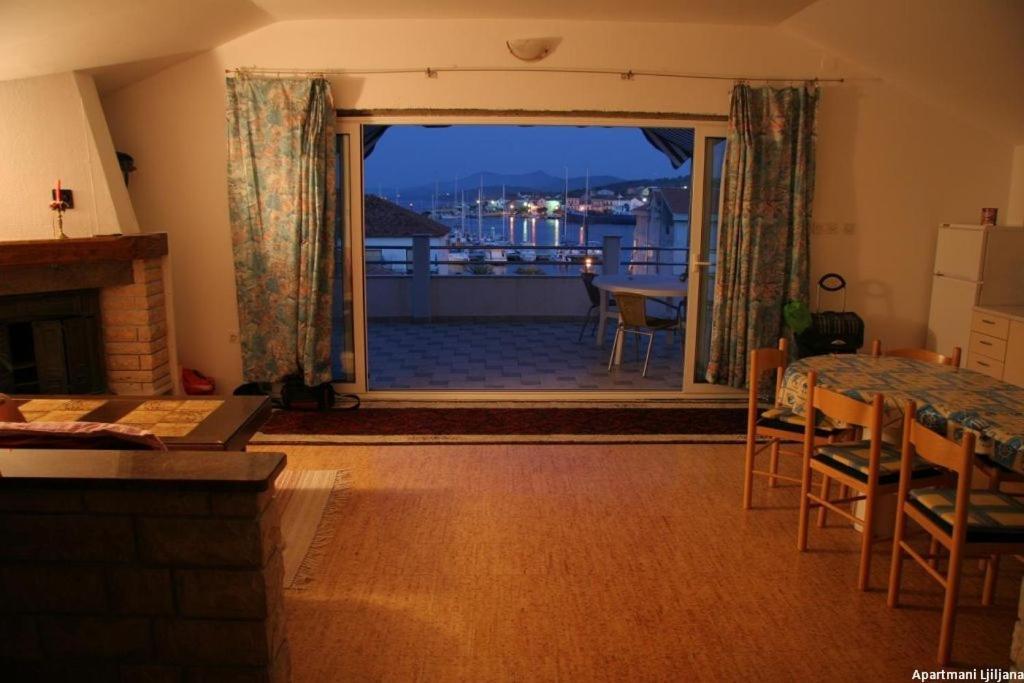 Apartment In Kukljica With Sea View, Terrace, Air Conditioning, Wi-Fi Exteriör bild