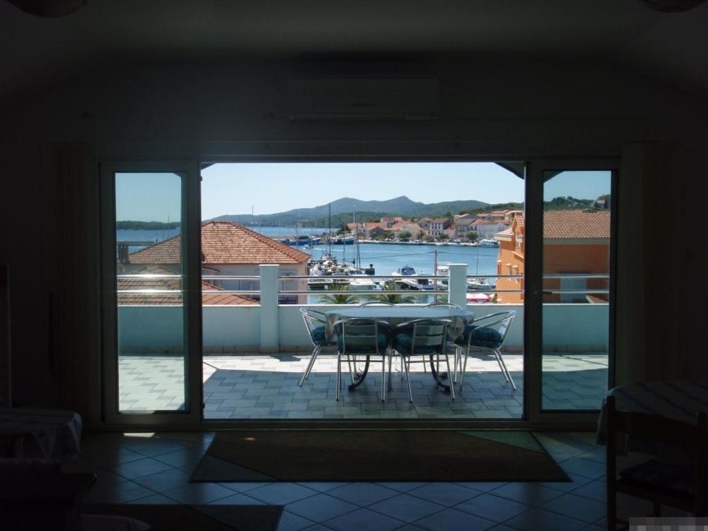 Apartment In Kukljica With Sea View, Terrace, Air Conditioning, Wi-Fi Exteriör bild