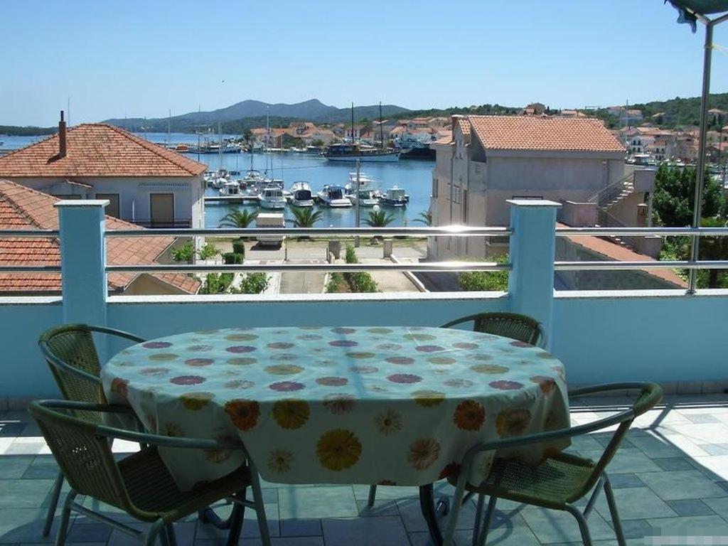 Apartment In Kukljica With Sea View, Terrace, Air Conditioning, Wi-Fi Exteriör bild